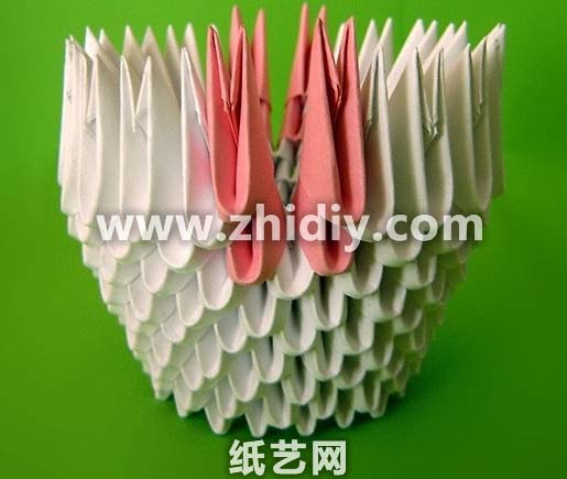 三角插折纸天鹅制作教程-折纸三角插