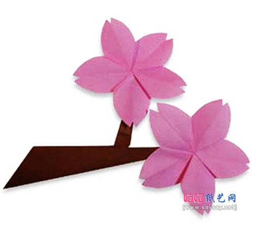 简易手工折纸梅花的折纸成品图
