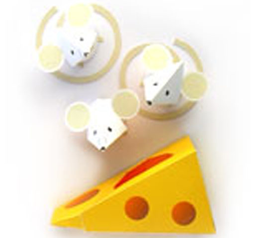 老鼠吃奶酪3D纸模型成品图欣赏