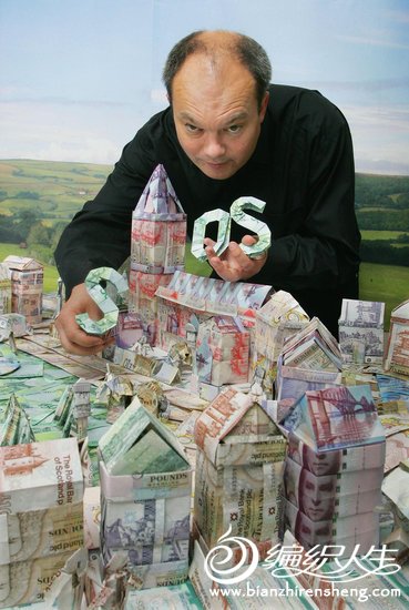 折纸大全-英国折纸艺术家用英镑纸币折出的微型村庄