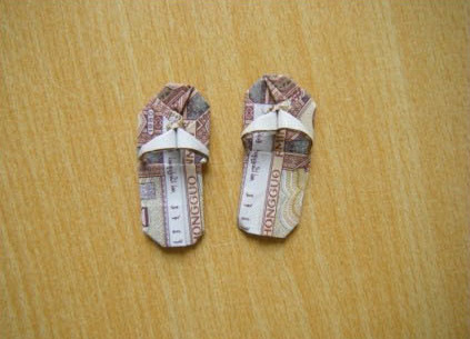 可爱的小拖鞋人民币折纸效果图