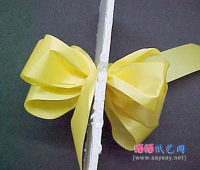 礼物包装的花式蝴蝶结做法图解教程步骤3
