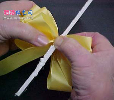 礼物包装的花式蝴蝶结做法图解教程步骤4