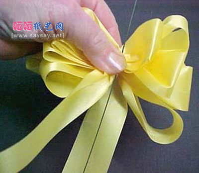 礼物包装的花式蝴蝶结做法图解教程步骤5