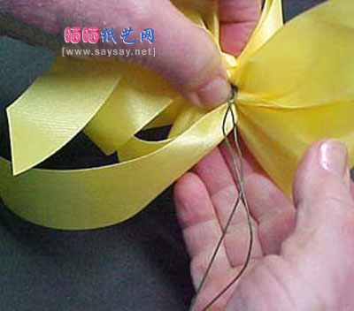 礼物包装的花式蝴蝶结做法图解教程步骤6