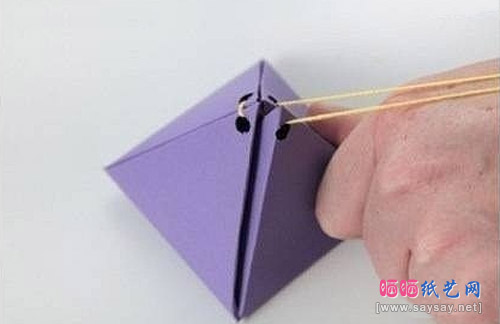 彩色卡纸手工制作糖果盒的图解教程步骤3