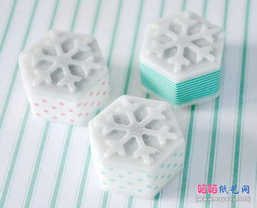 清新脱俗的薄荷雪花手工皂制作成品图