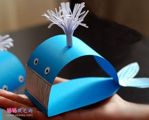 亲子手工：剪折纸鲸鱼的制作成品图