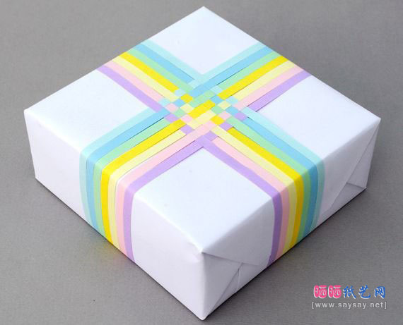 DIY小清新彩色纸编织礼品包装盒成品图