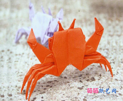 螃蟹手工折纸成品图