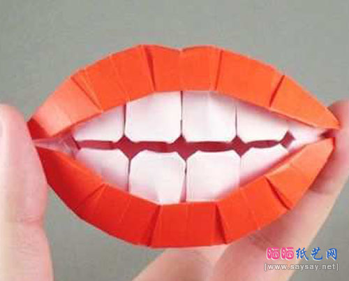 牙齿分明的嘴巴手工折纸成品图