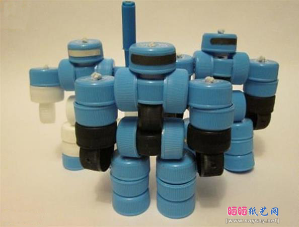 塑料瓶盖DIY机械战警机器人玩具制作教程图片步骤20