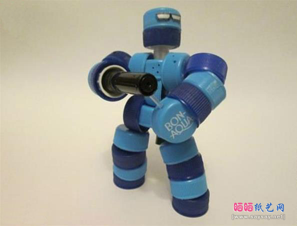 塑料瓶盖DIY机械战警机器人玩具制作教程图片步骤22