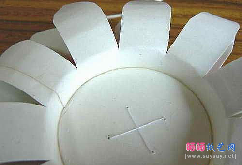 酸奶盒或一次性纸杯制作向日葵装饰花的方法图片步骤10