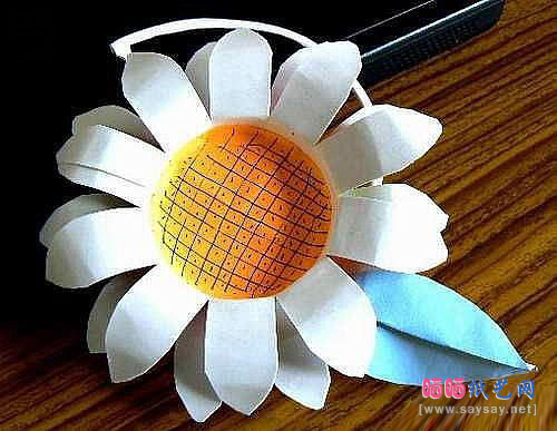 酸奶盒或一次性纸杯制作向日葵装饰花的方法图片步骤12