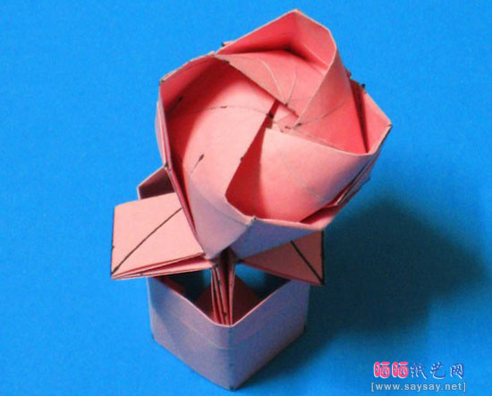 个性折纸带底座玫瑰花手工DIY教程成品图