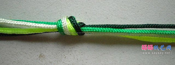 清新的中国结手链串珠编织教程图片步骤1