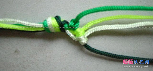 清新的中国结手链串珠编织教程图片步骤2