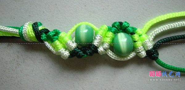 清新的中国结手链串珠编织教程图片步骤4