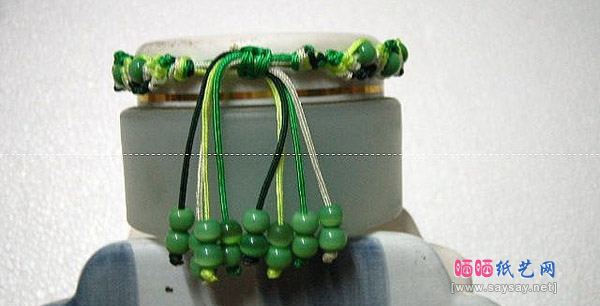 清新的中国结手链串珠编织教程图片步骤12