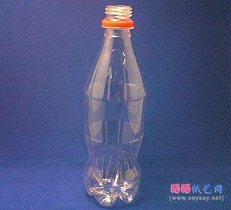 用可乐瓶、矿泉水瓶等塑料瓶做的美丽花瓶DIY教程图片步骤1