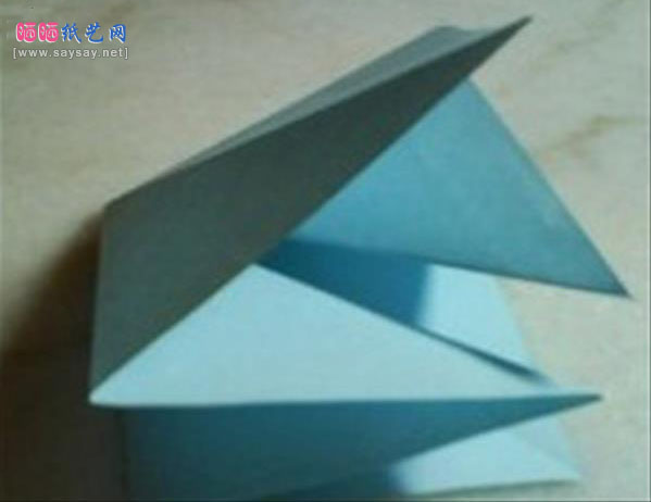手工折纸实用漂亮蝴蝶结的折法教程的详细图片步骤7