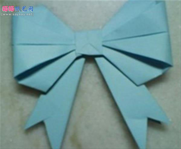 手工折纸实用漂亮蝴蝶结的折法教程的详细图片步骤27
