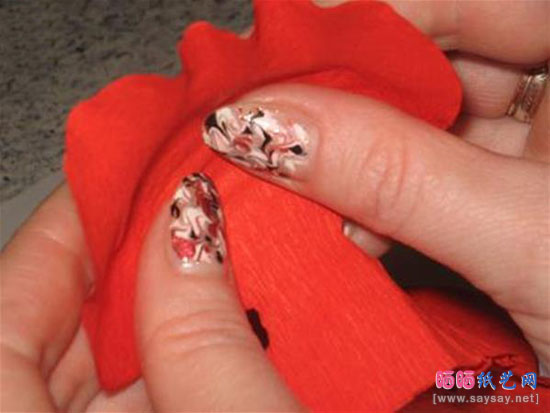 皱纹纸手工制作带叶玫瑰花的做法教程图片步骤7