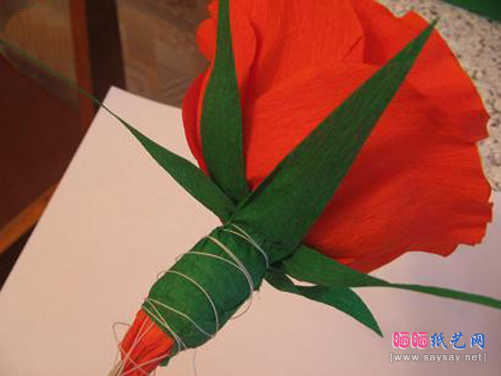 皱纹纸手工制作带叶玫瑰花的做法教程图片步骤14