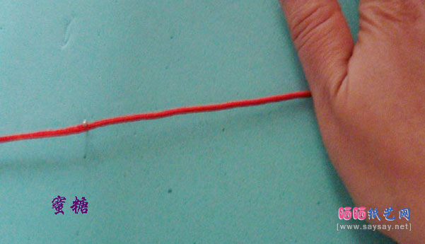 两股红绳手链手工编织方法图片步骤1