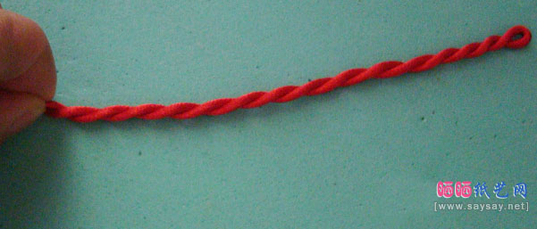 两股红绳手链手工编织方法图片步骤2