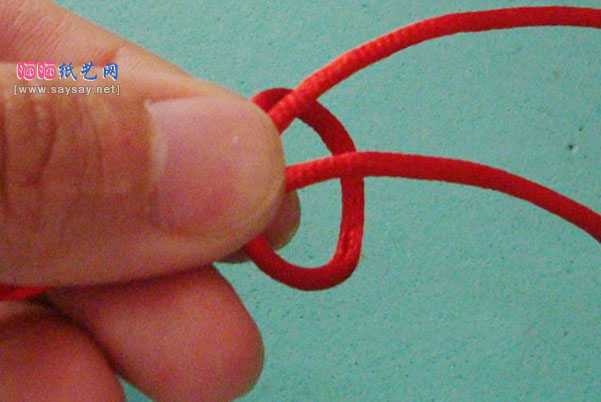 两股红绳手链手工编织方法图片步骤3