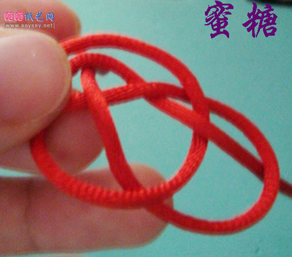两股红绳手链手工编织方法图片步骤6