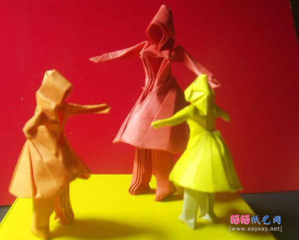 穿连衣裙的女孩手工折纸教程成品图2