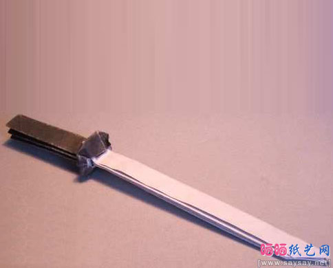 KaleiAnneLundberg的日本武士刀折纸教程成品图