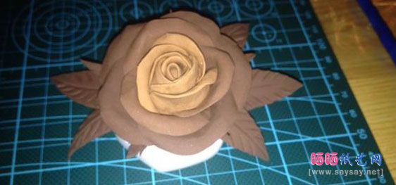 逼真的渐变玫瑰花软陶粘土手工制作教程成品图