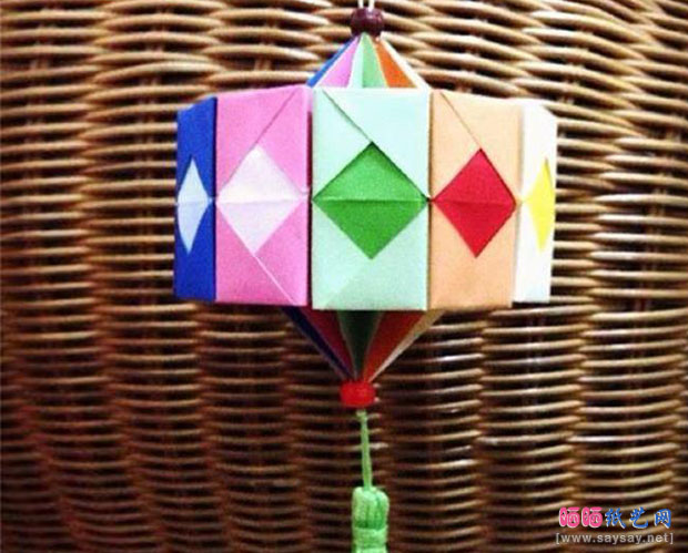 如何折纸灯笼 一款漂亮的元宵节手工折纸灯笼的做法教程