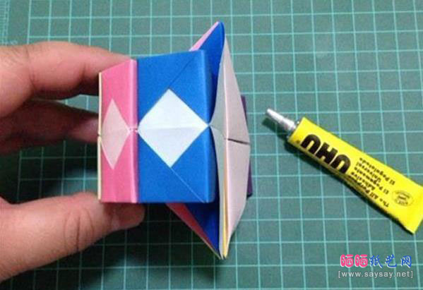 如何折纸灯笼 一款漂亮的元宵节手工折纸灯笼的做法教程图片步骤12