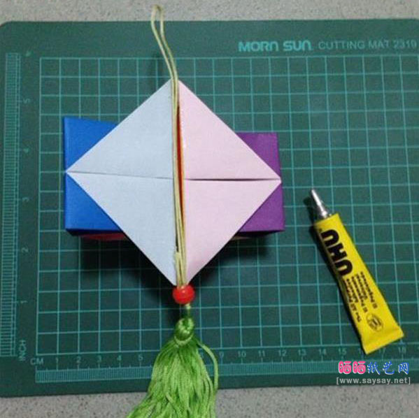 如何折纸灯笼 一款漂亮的元宵节手工折纸灯笼的做法教程图片步骤13