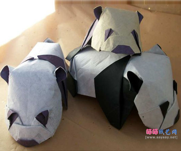 可爱趴趴熊猫折纸成品图