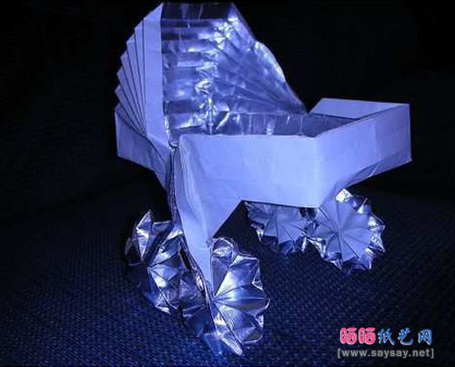 RobertoGretter折纸婴儿车教程完成效果图2