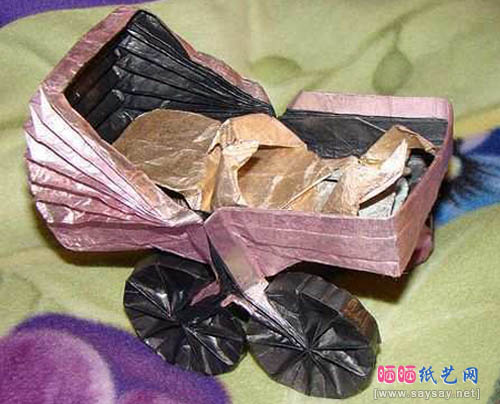 RobertoGretter折纸婴儿车教程完成效果图1