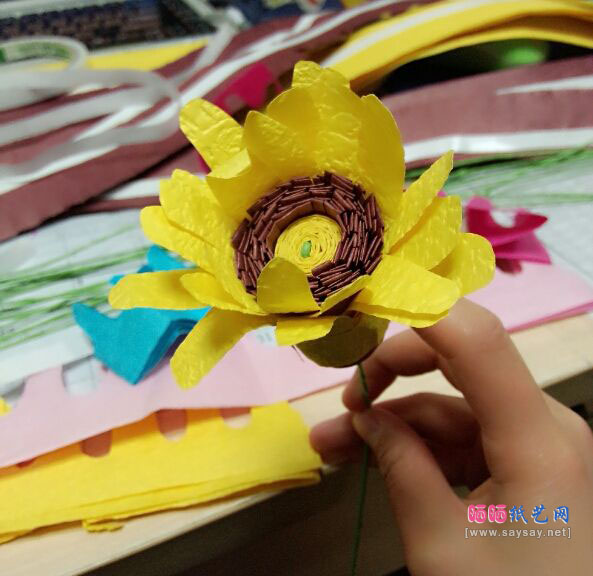 教你如何用手揉纸制作菊花的方法教程图片步骤6