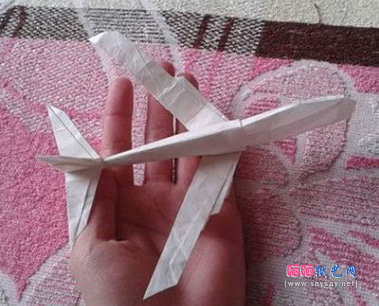民航客机手工折纸教程完成效果图