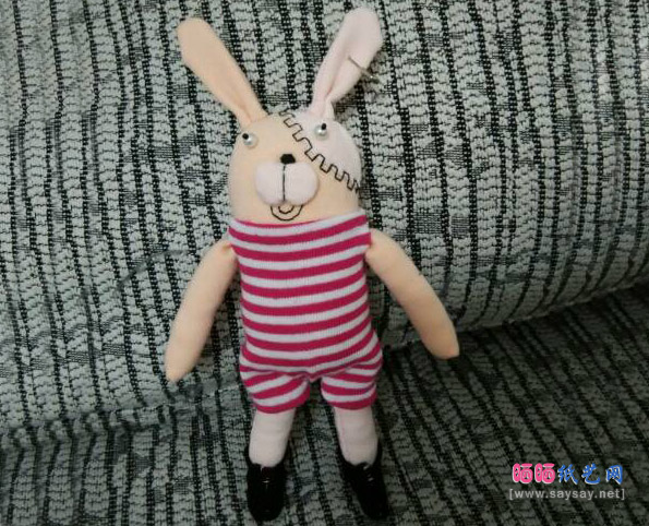 袜子娃娃制作教程 越狱兔布艺玩偶制作完成效果图