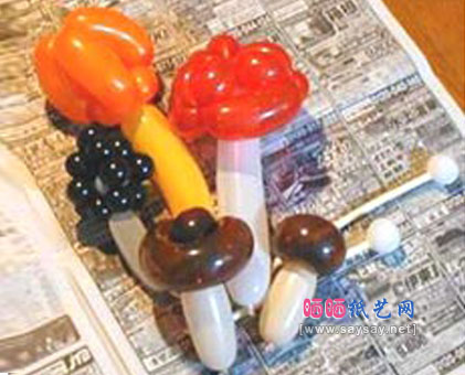各种彩色小蘑菇气球造型DIY教程制作完成效果图