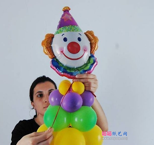 小丑立柱气球制作为节日添加快乐
