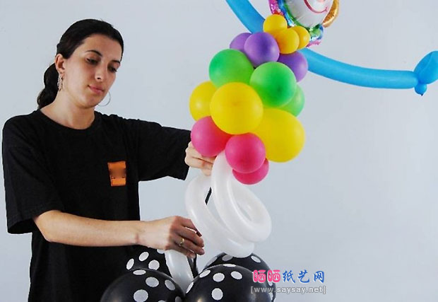 小丑立柱气球制作为节日添加快乐