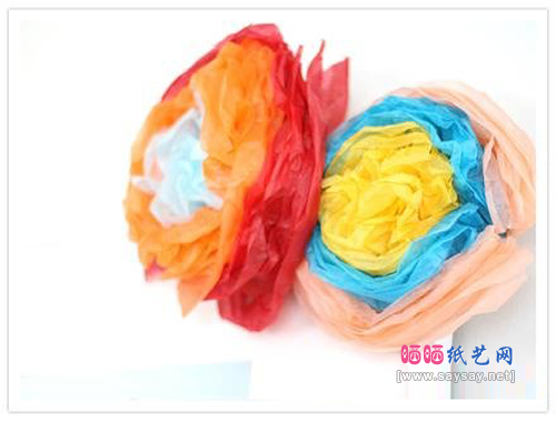 彩色塑料袋变废为宝手工制作绚丽装饰花朵