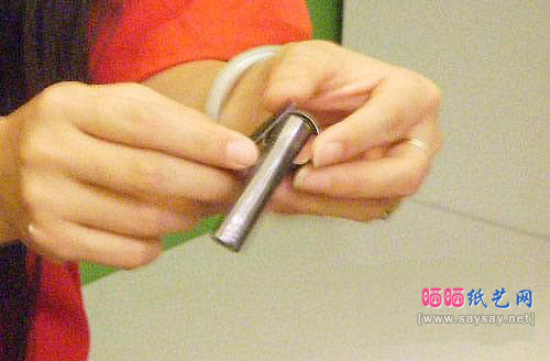 如何用废纸盒手工制作时尚个性纸巾架子
